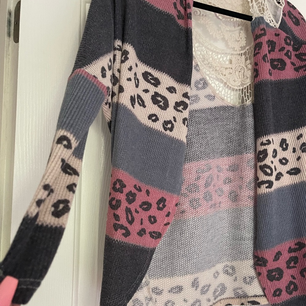 Cheetah lace cardigan - Picture 6 of 7